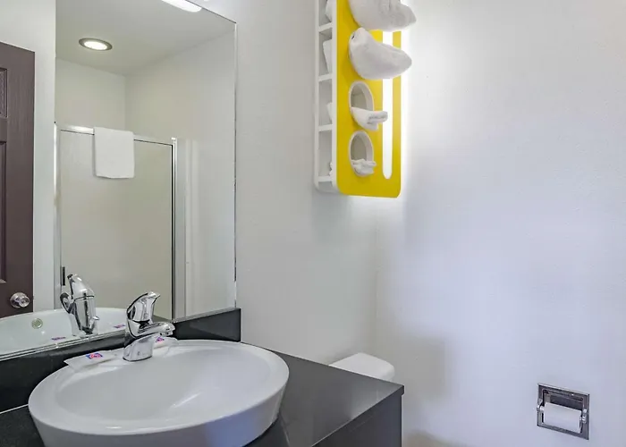 6 Wy Hotel