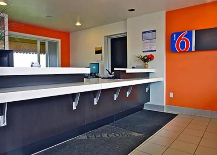 6 Wy Hotel Riverton