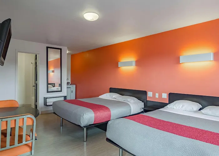 6 Wy Hotel