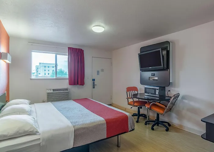 6 Wy Hotel 3*